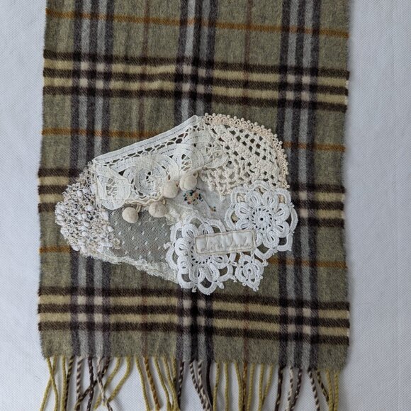 Burberrys Green Nova Check | 100% Cashmere Scarf | Made in England - Picture 3 of 9